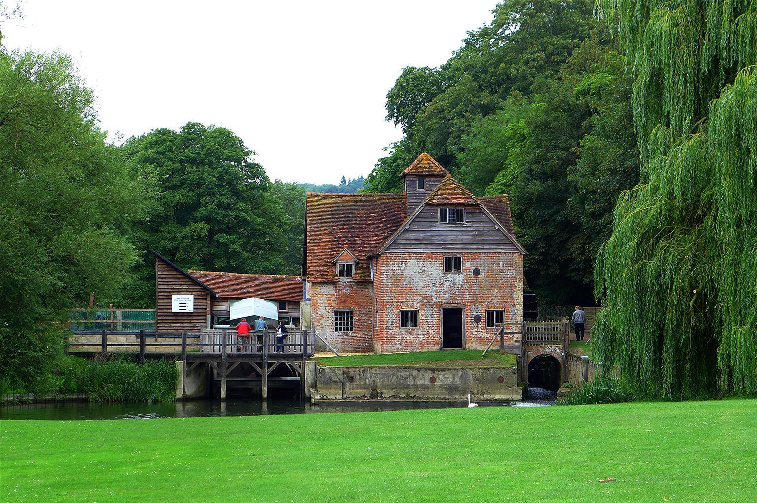 Western Calcot Hotel