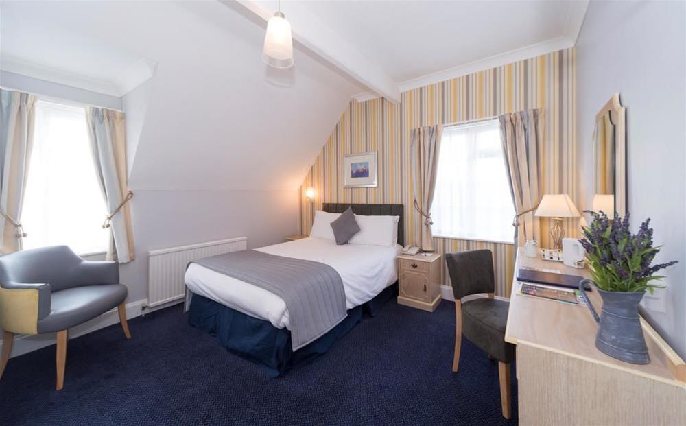 Western Calcot 3*